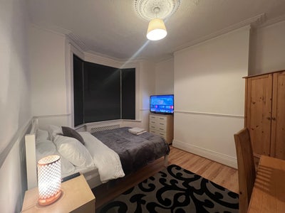 Beautiful Rooms in a  Refurbished House Ensuitr Main Photo