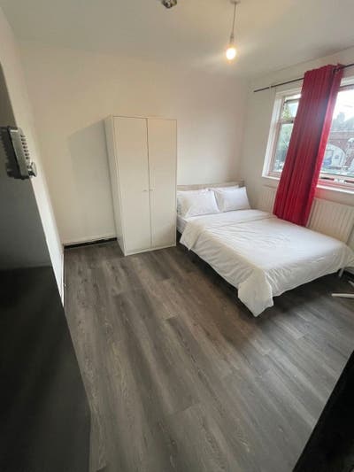 E1: 10-min to Wapping | Newly Refurbished Rooms!!  Main Photo