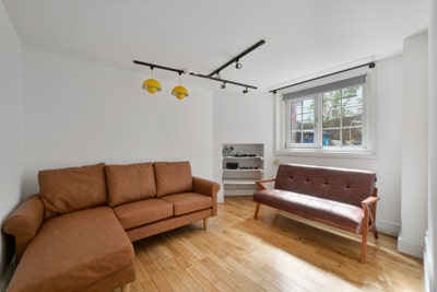+ Renovated 6 Dbl House & Garden in Aldgate East + Main Photo
