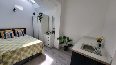 KT3 3RX Double  ensuite inclusive+Free  cleaner Main Photo
