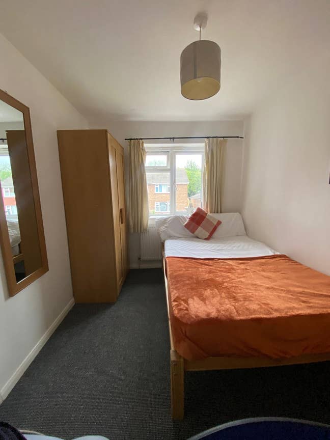 Canterbury Large Double Bedroom- Bills Included Main Photo
