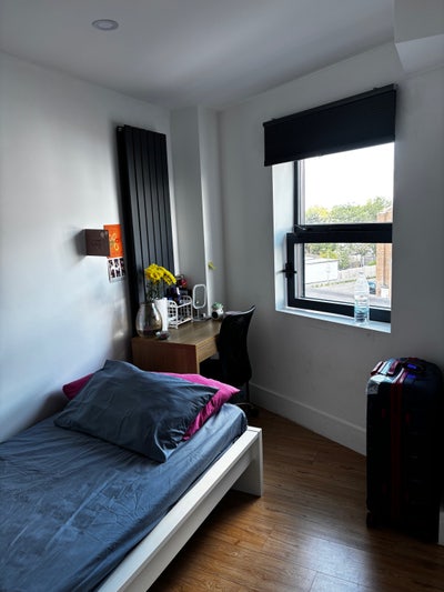 Modern Single Bedroom: &pound;540 PM; All Bills Included Main Photo
