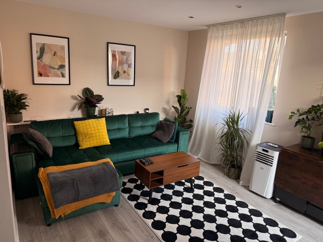 Room in a Rooftop flat in Westferry area  Main Photo