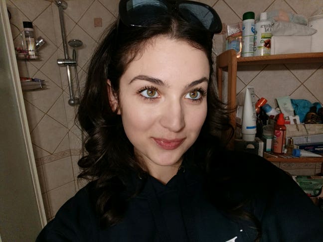 Female student looking for a room Main Photo