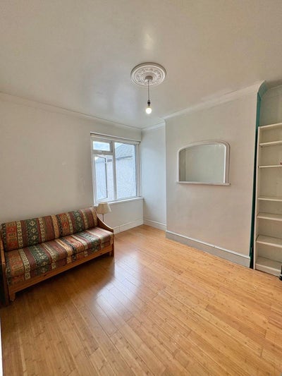 Bedroom available  Main Photo