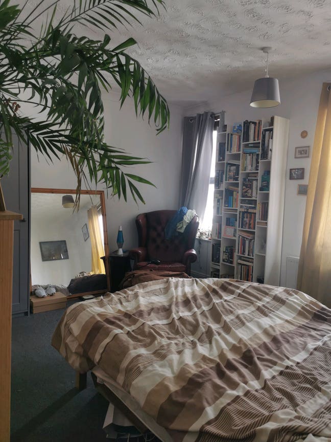 2 bed near the woods, garden and guest/office room Main Photo