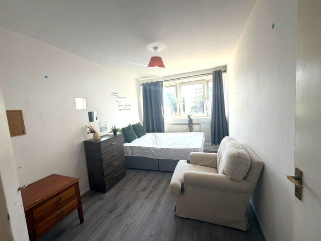 Spacious Room Available in Zone 2 (4HH) Main Photo