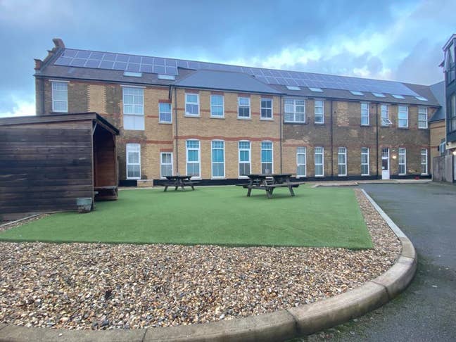 En-suite room available in flatshare with 2 others Main Photo
