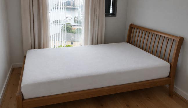 Bright DBL room, river view, Zone 2, all bills inc Main Photo