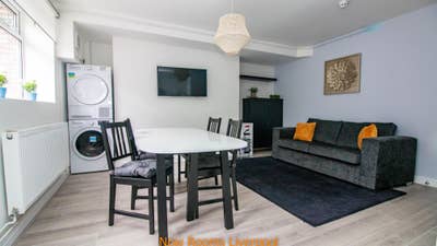 1 Large Double En Suite in a in the L5 Area! Main Photo