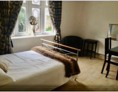 E15 Acting students only -2 double rooms:&pound;765-&pound;745 Main Photo