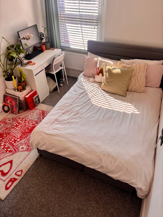 Room in 3 bedroom flat Clapham North  Main Photo