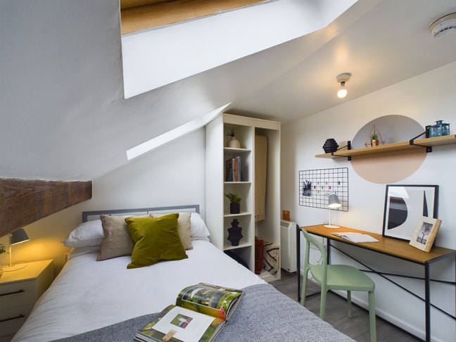 Carlton Av Student Flat, &pound;0 Deposit + Bills Incl Main Photo
