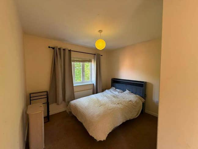 🏡 Spacious Double Room Available – BS10 🏡 Main Photo