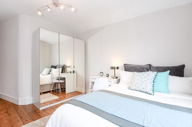 Double Room Available in Clapham South / Battersea Main Photo