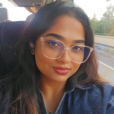 Professional Female seeks a single or double room Main Photo