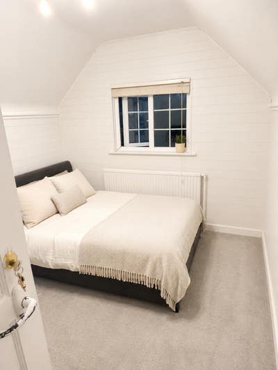 Room to Let in Wedding Venue – Work Available Main Photo