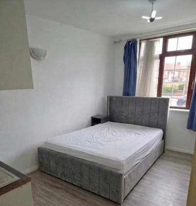 Furnished studio to rent in Wembley- HA0 Main Photo