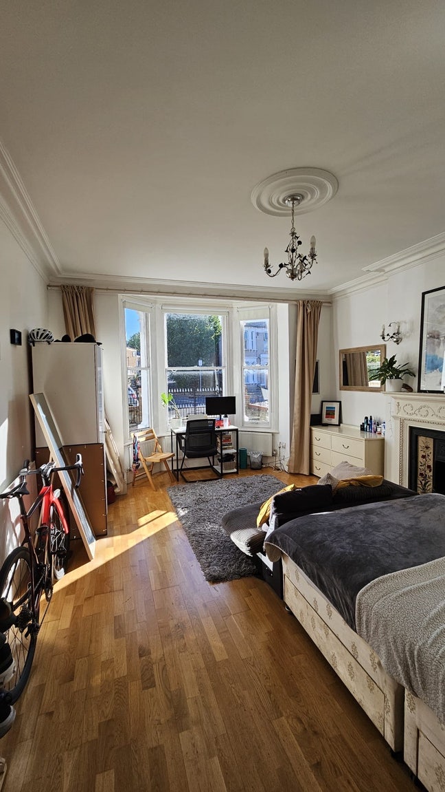 Double Room in friendly Balham house share Main Photo