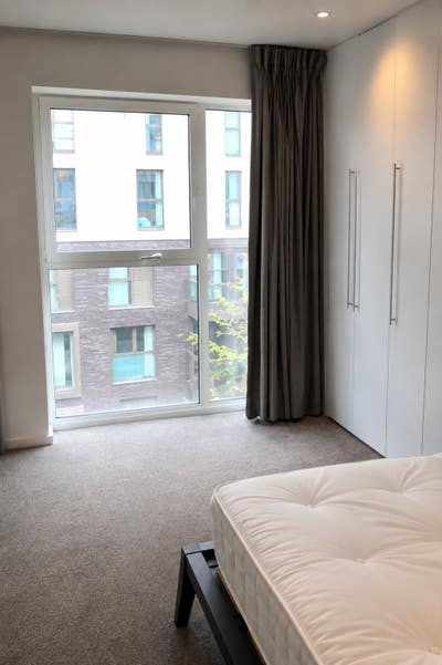 Beautiful Ensuite Room in East Village Main Photo