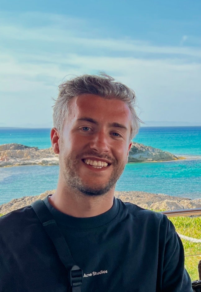 Professional Male seeks a double room Main Photo