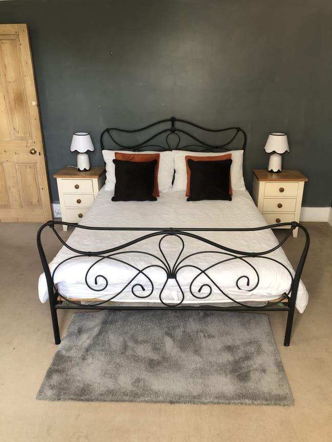 Large Double Room   Main Photo