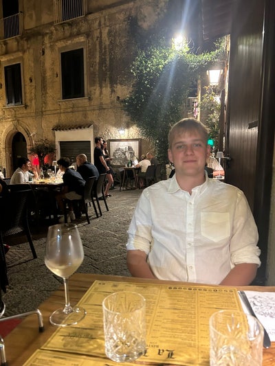 Graduate moving to London to start Job Main Photo