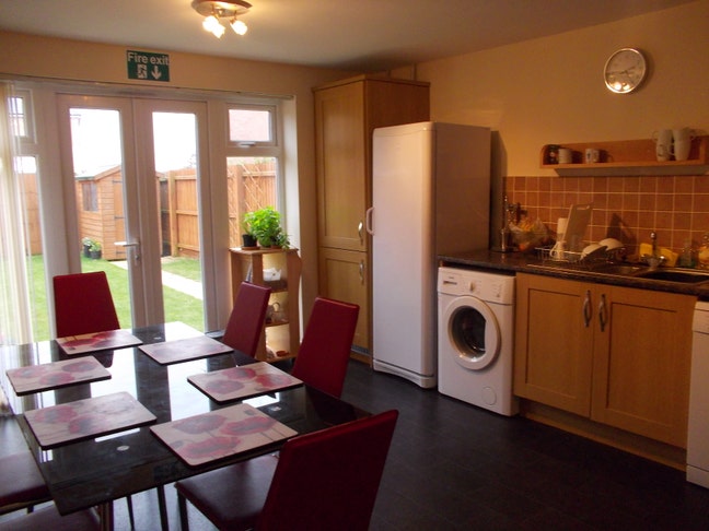 Large Double Room In Townhouse in Cambourne Main Photo