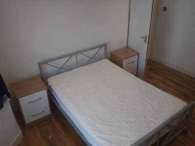 Modern Double Room, 3 min walk to Station. Main Photo