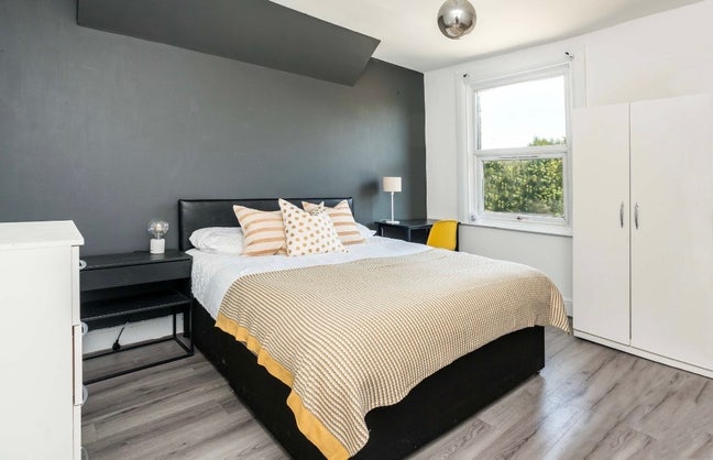 Great double room close to station 😍😍😍 Main Photo
