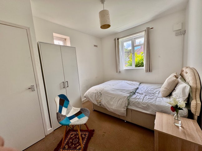1 Bedroom Available for Peace loving people Main Photo