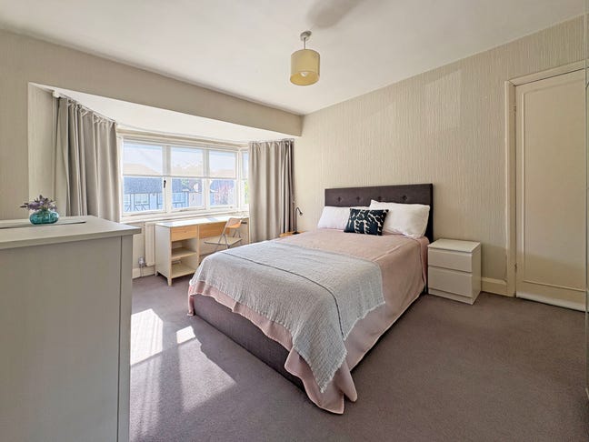 Large Double Room, W3 – West Acton & Park Royal Main Photo