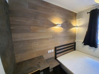 Queer flat - Northwest Zone 2 | Small double room Main Photo