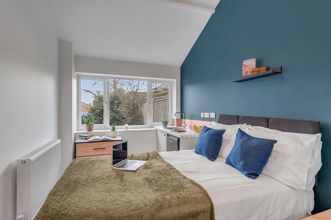 Ensuite Double Room with Private Mini Kitchenette Main Photo