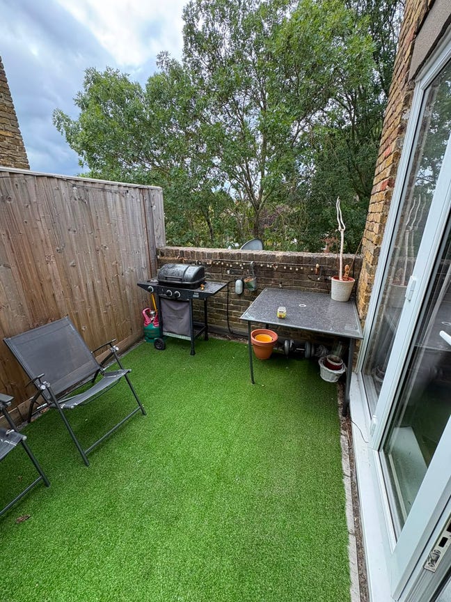 Double room in Stockwell  Main Photo
