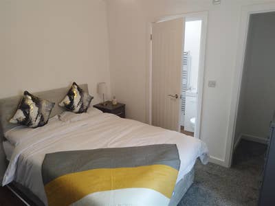 Modern Ensuite Room Fully Furnished Manfield  Main Photo