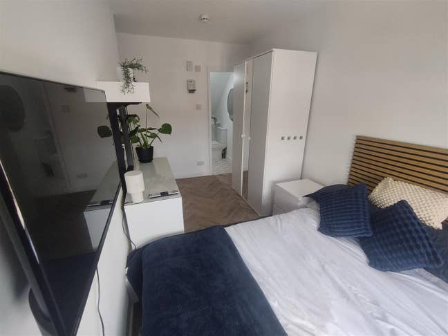 Beautiful Ensuite Furnished Room Sutton in Ashfiel Main Photo