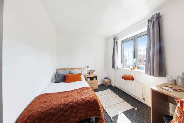 Rooms in Romford Near Queen's Hospital Main Photo