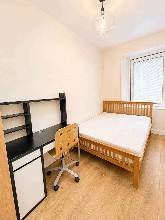 Bright Double Room in Excellent Edinburgh Location Main Photo