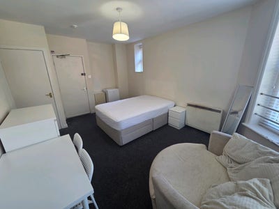 Doubles Room In Bournemouth town centre  Main Photo
