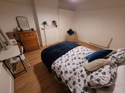 Large double room to rent Main Photo