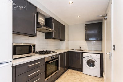 2 rooms available in 5 bed Main Photo