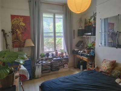 Large double room for rent in regency style house Main Photo