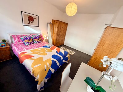 Shor term-TODAY to 15.09-Master-Living Roo-Holborn Main Photo