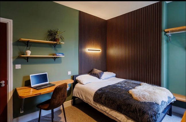 Studio-Style En-Suite Room with Private Kitchenett Main Photo