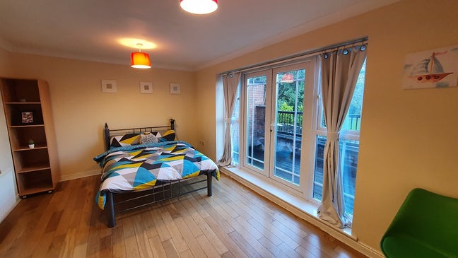 💦Prime Location - Extra Spacious Room 📌 Main Photo
