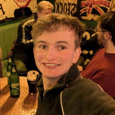 Young professional guy looking for friendly flat Main Photo