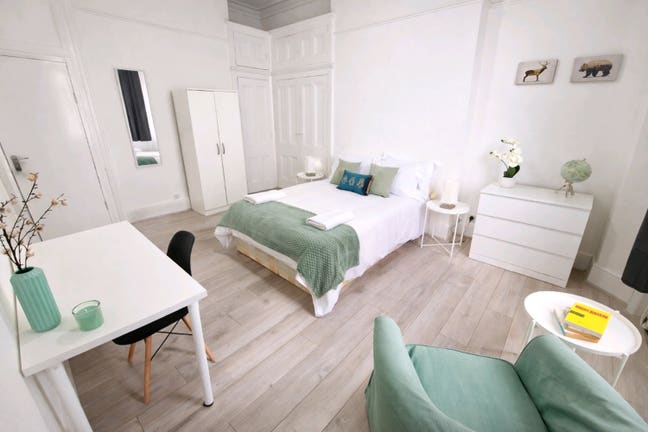Prime Location -Edgware Rd - 4 Spacious Double Rms Main Photo