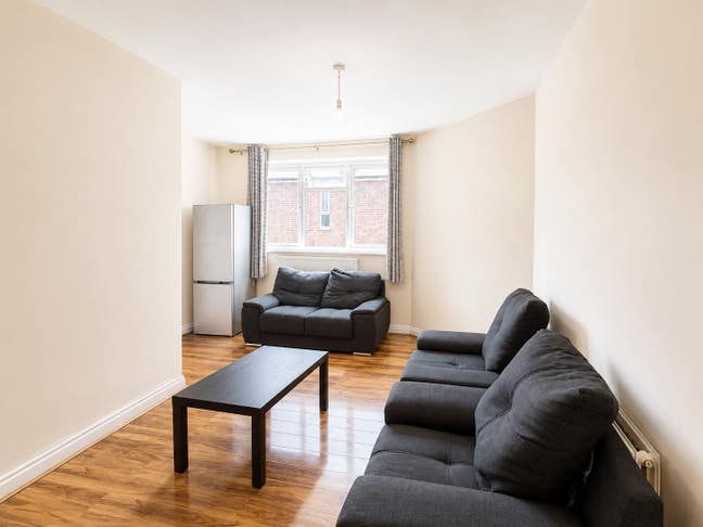 The property comprise one bedroom and one bathroom Main Photo