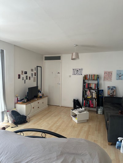 XL Room with private balcony access in Shoreditch  Main Photo
